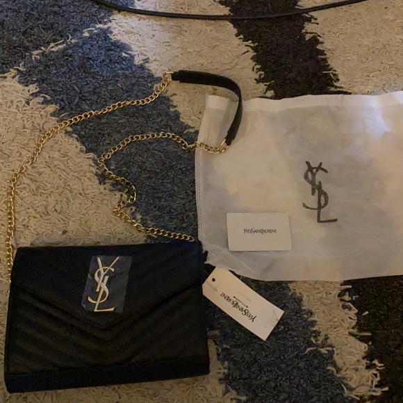 Yves Saint Laurent Handbags - BNWT YSL Purse (dustbag included)